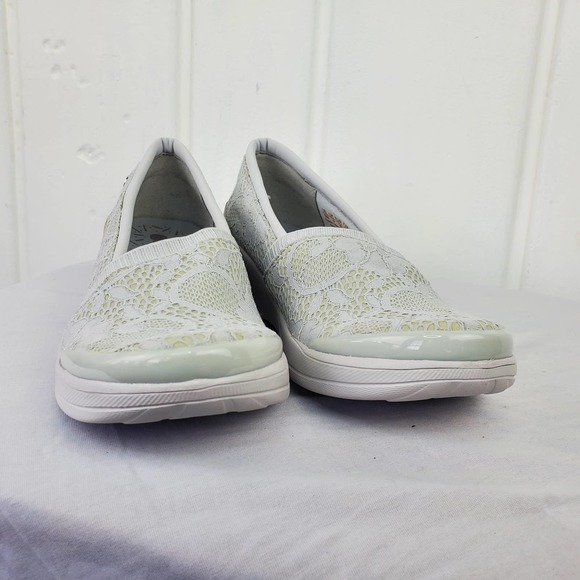 Bzees Flirty Gray Lace Slip On Cushioned Sneakers Women's Size 6M - Picture 3 of 11
